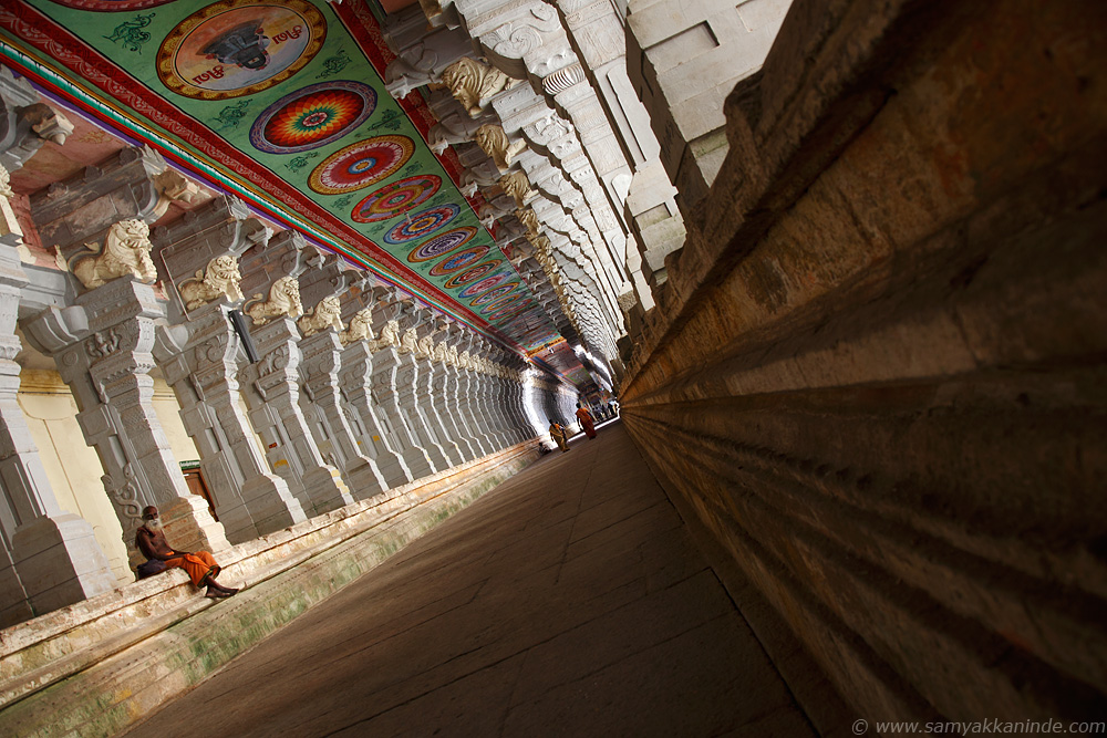 Corridor of 1000 pillars inside Ramanathaswamy Temple