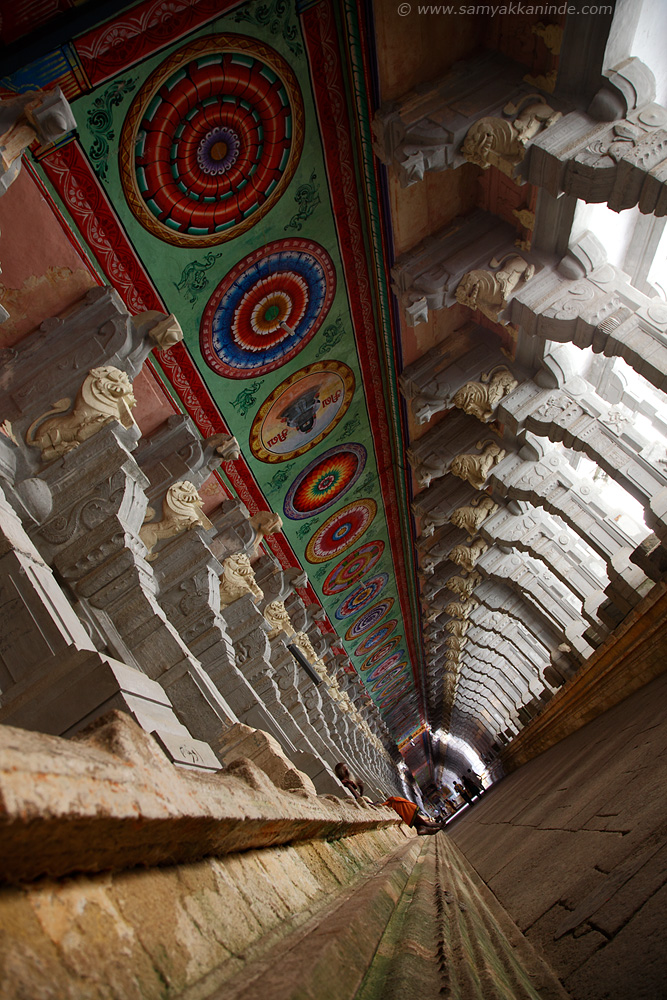 Corridor of 1000 pillars inside Ramanathaswamy Temple.