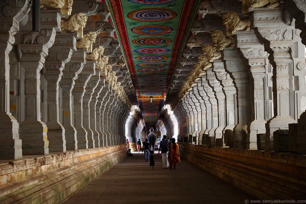 Corridor of 1000 pillars inside Ramanathaswamy Temple.